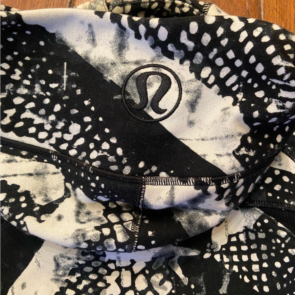 Lululemon Hoodie Great Condition - Picture 2 of 6